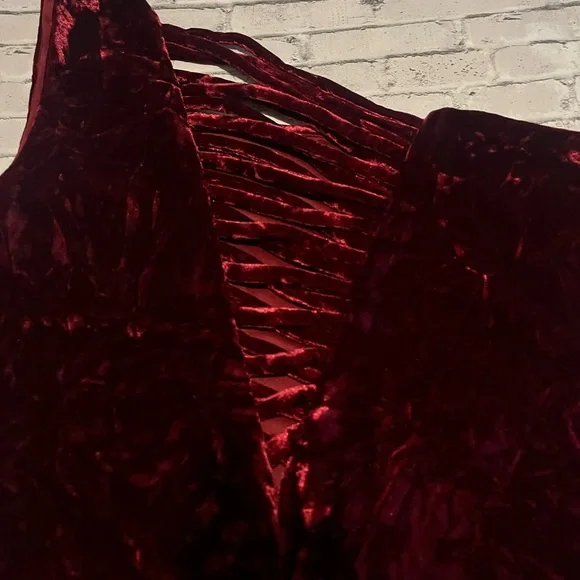 Charlotte Russe Burgundy Asymmetrical Velvet Dress Size Large - Picture 8 of 10